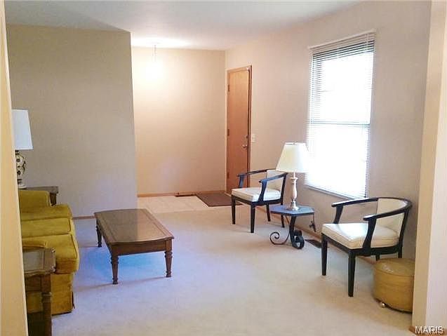1st image of 24 Gray Brooke Ln