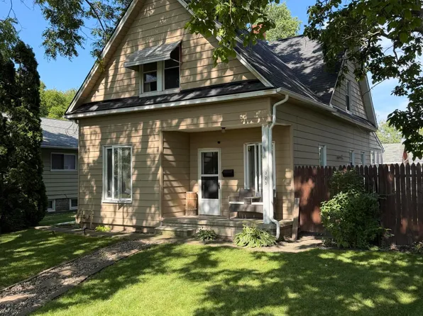 323 S Main St, Walbridge, OH 43465