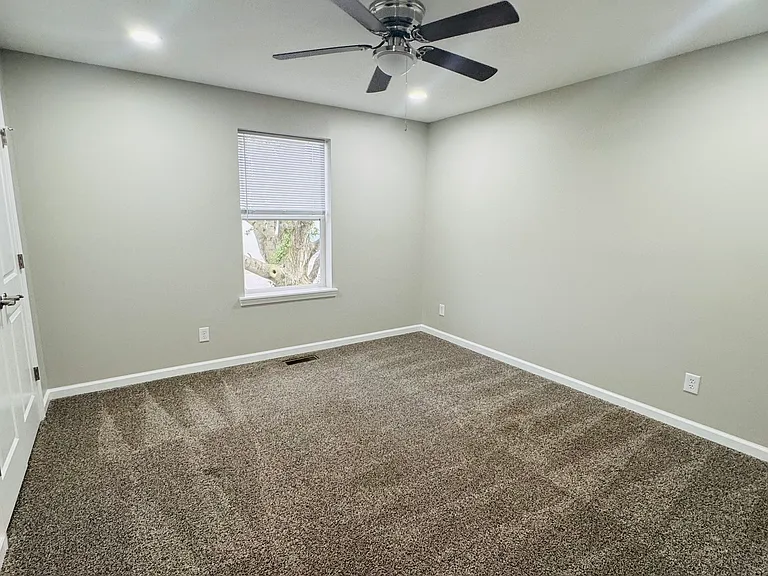 120 E Harrison St — Photo 16