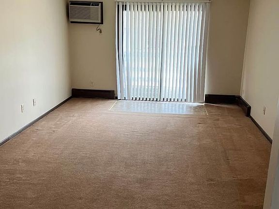 3rd image of 425 Hillside Dr