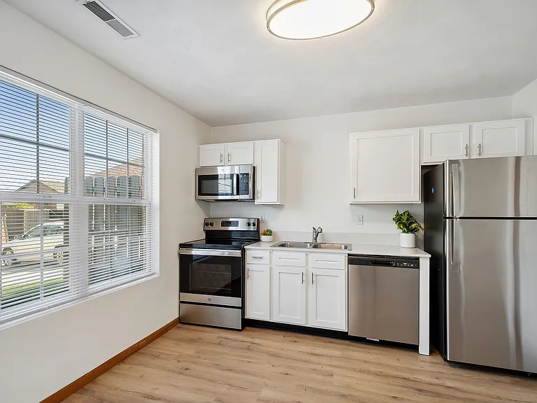 ReNew Edwardsville Apartment Collection — Photo 14