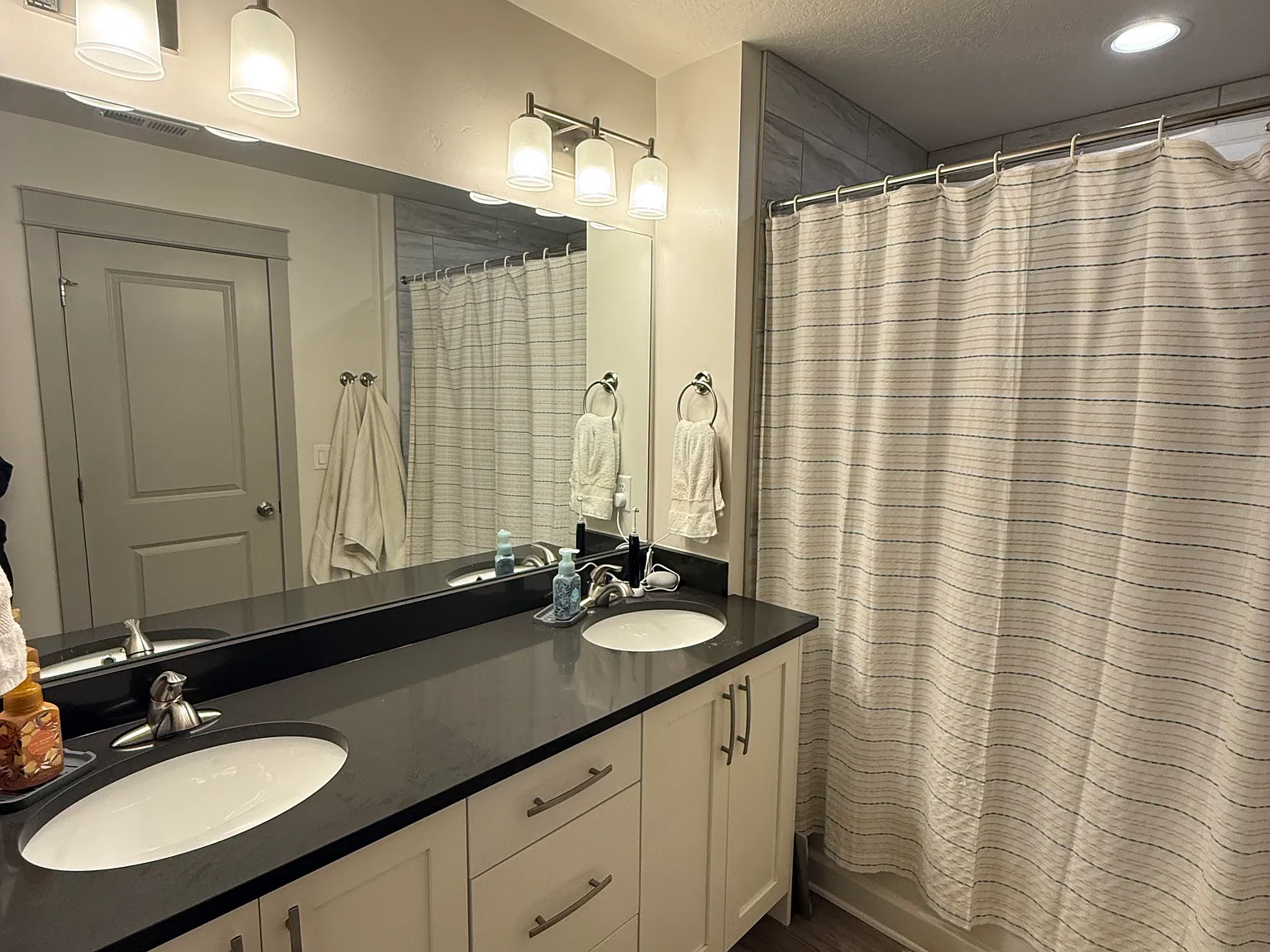 3 bed, 2.5 bath, 1750 sqft, $2,600 — Photo 4