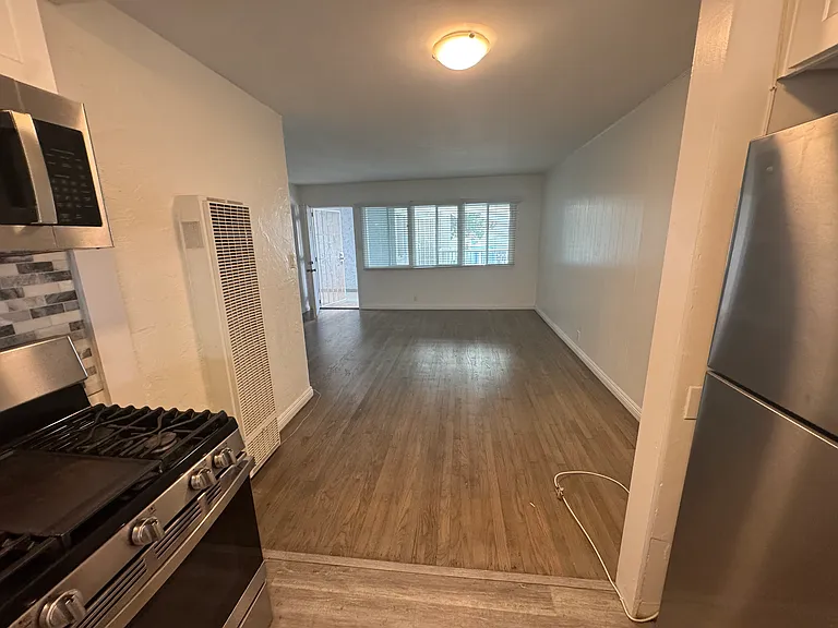 70 Glendora Ave #11 — Photo 9