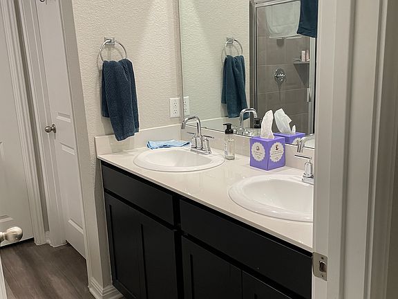 4th image of 103 Oakdale Meadows Ln