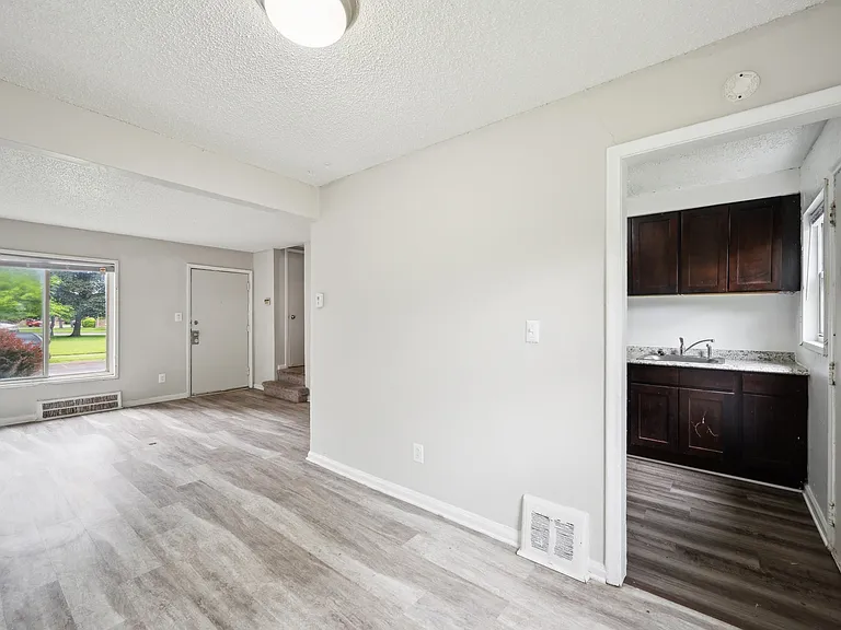 Franklin Village Apartments — Photo 15