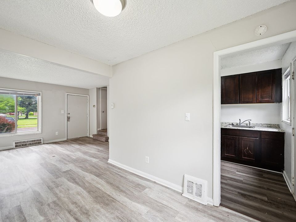 18450 W Chicago Ave, photo 15