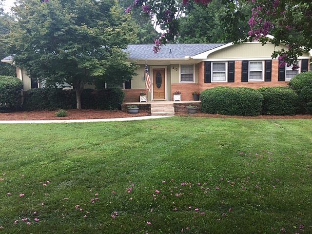 1st image of 213 N Pine Lake Dr