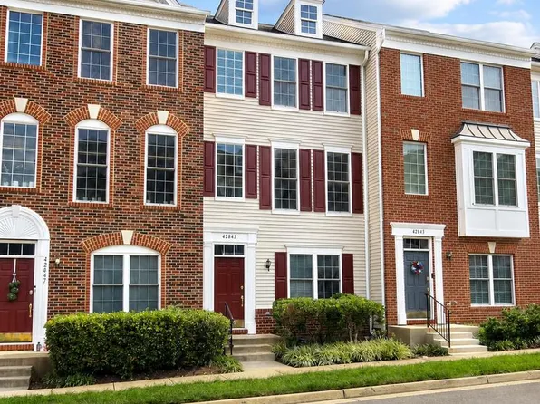 42845 Sykes Ter, Chantilly, VA 20152