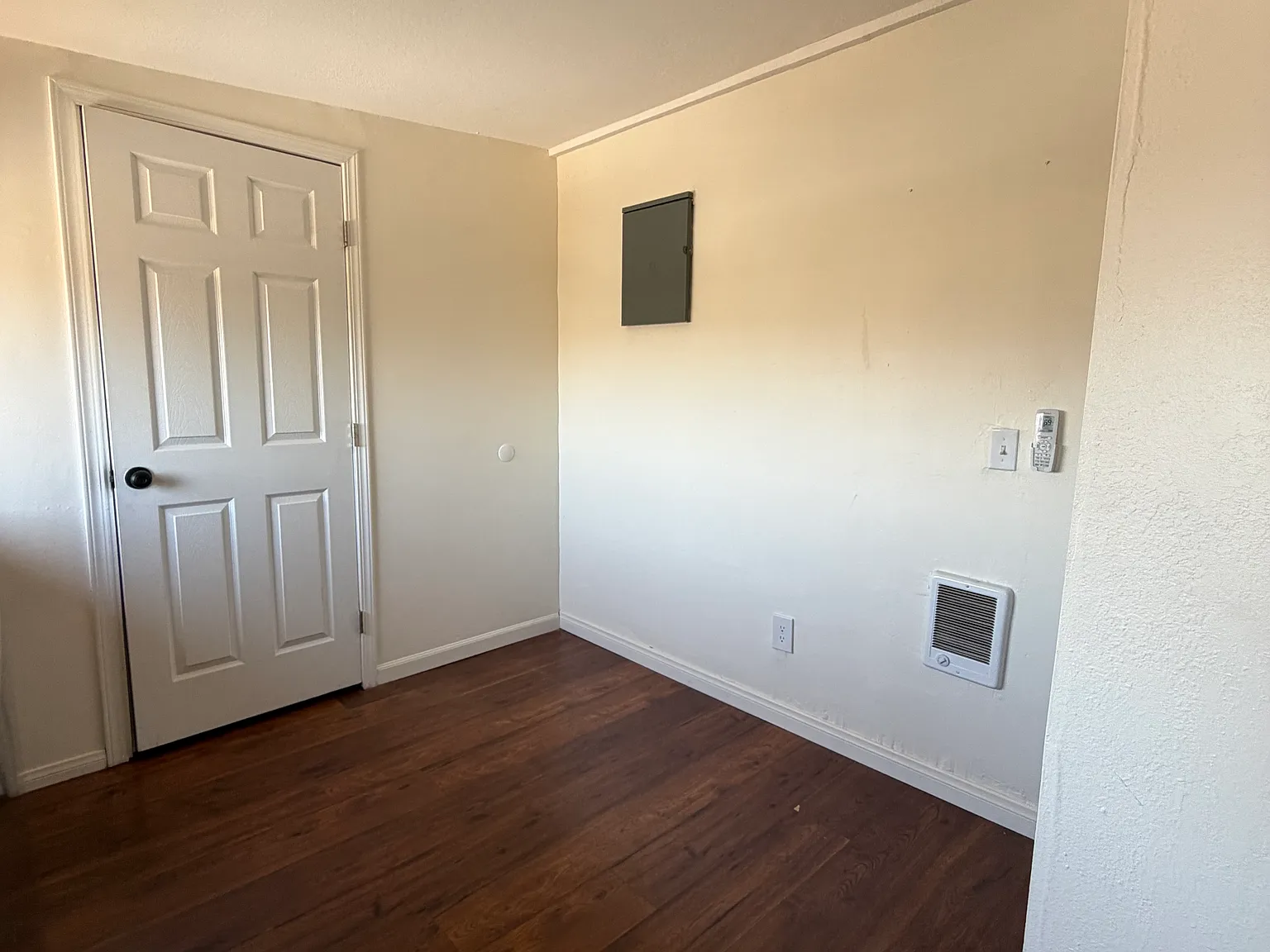 2 bed, 700 sqft, $2,300 — Photo 3