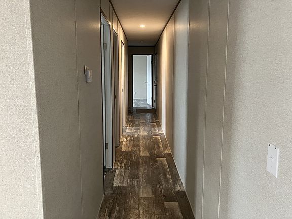 4th image of 560 W 21st Street Site #42