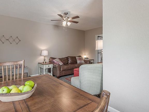 3rd image of 212 S Church Ave #402