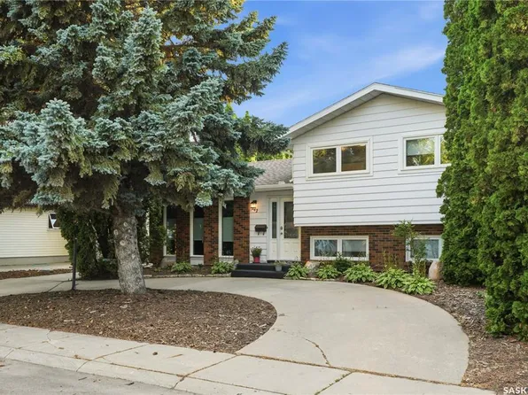 242 Candle CRESCENT, Saskatoon, SK S7K 5A4