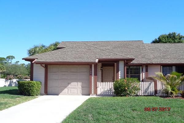 Home For Sale In Villas of Village Green