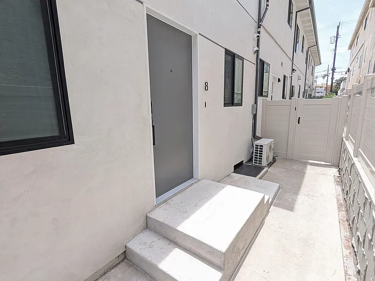 1333 Brockton Ave #8 — Photo 17