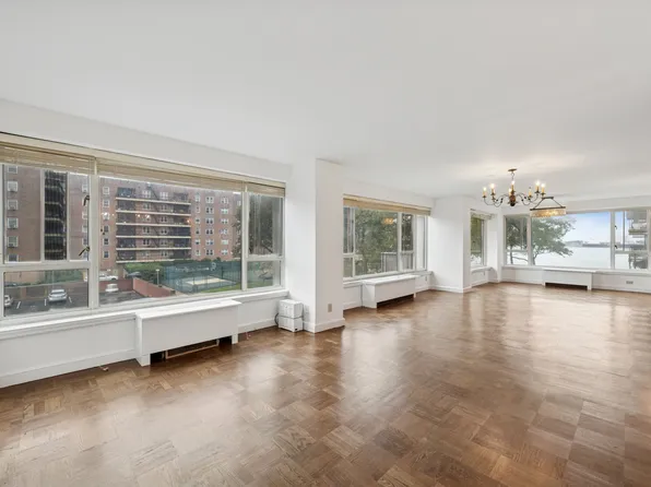 166-25 Powells Cove Boulevard image 5 of 40