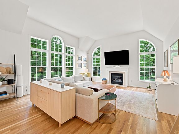5th image of 6084 Clearview Dr