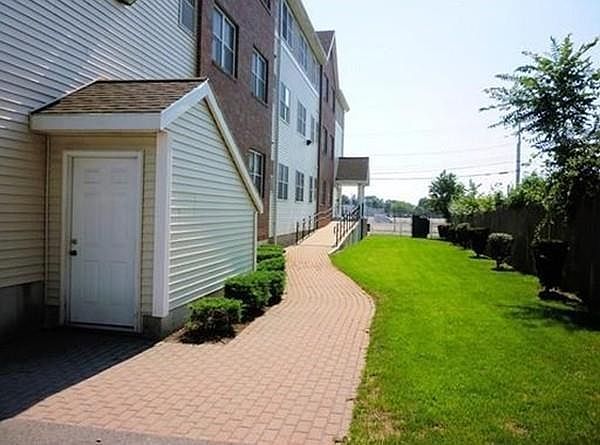 2nd image of 65 Centre St Unit 4