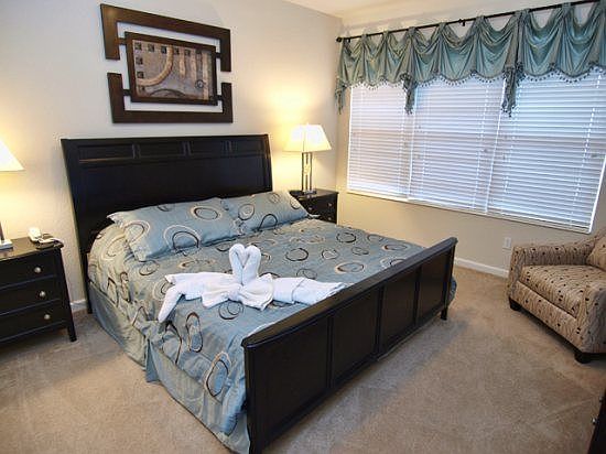 WH5P2592-King-Master-Bedroom