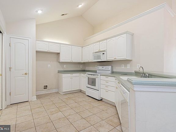 4th image of 6255 Autumn Leaf Dr