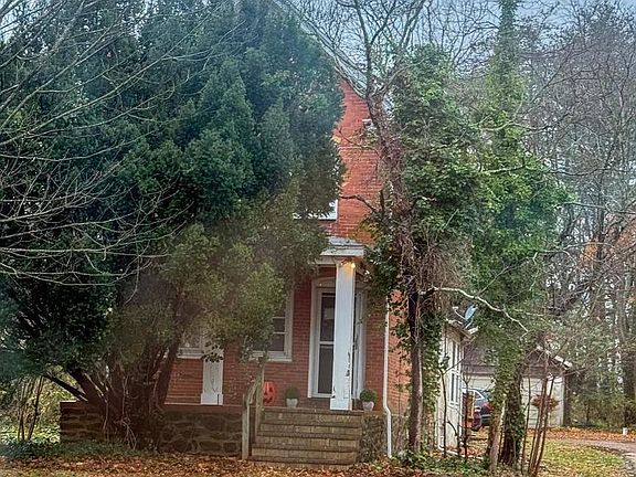 3rd image of 167 Henry Ave
