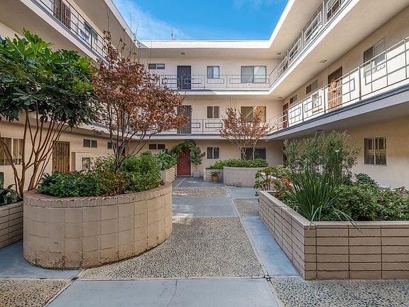 3rd image of 1955 Tamarind Ave APT 8