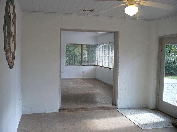 3rd image of 305 Mayo St