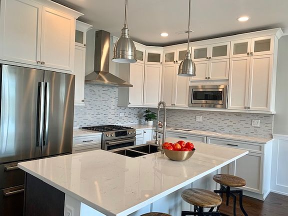 2nd image of 2508 W Diversey Ave #4E
