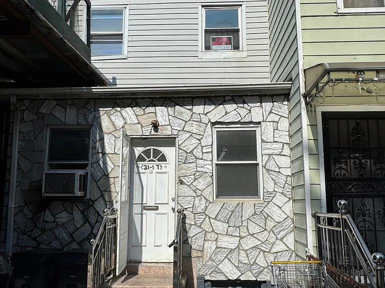 31-17 Linden Pl #2B — Photo 4