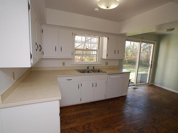 3rd image of 229 S Lauderdale Dr