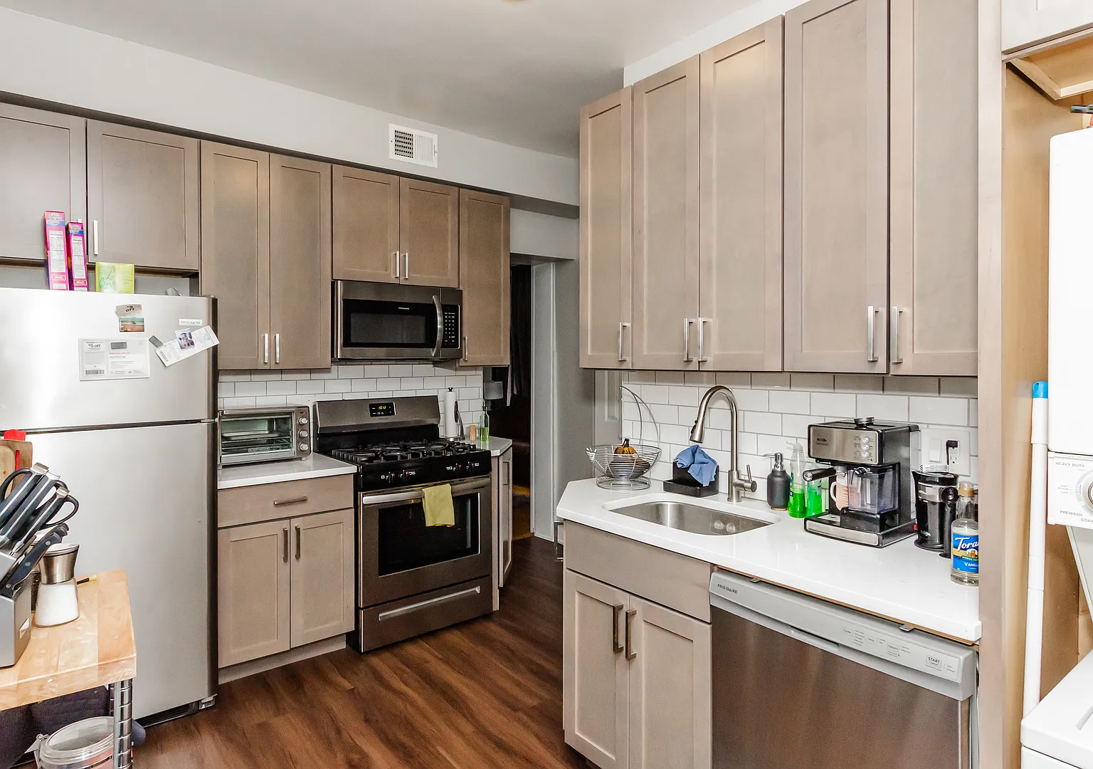 2 bed, 1.0 bath, 864 sqft, $2,500 — Photo 1