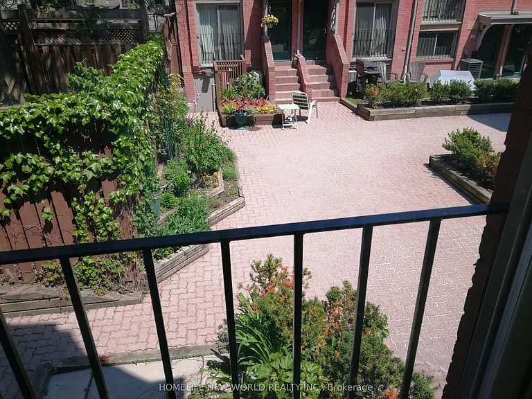 325 Jarvis St #33 — Photo 12