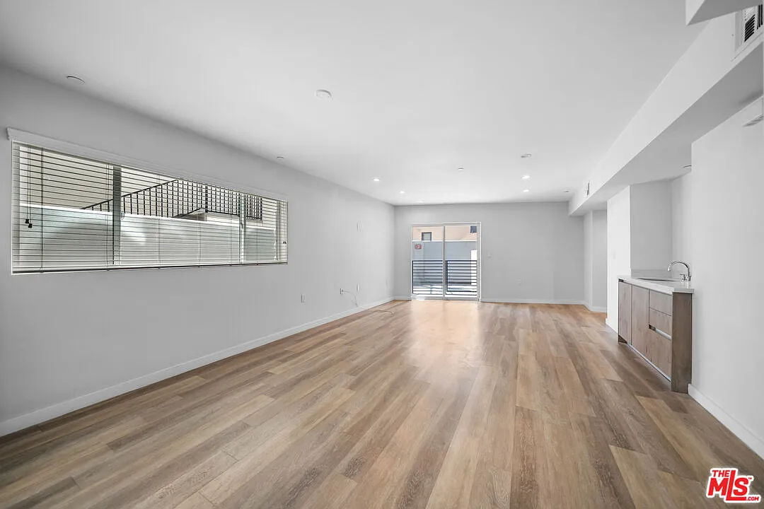 4 bed, 4.5 bath, 1700 sqft, $5,600 — Photo 4