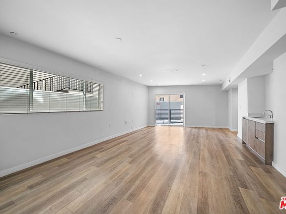 4th image of 8532 Cashio St #101