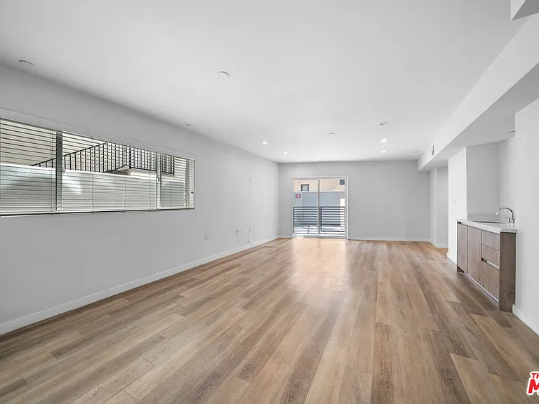 8532 Cashio St #101 — Photo 4