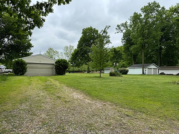 3rd image of 734 N Hawley Dr