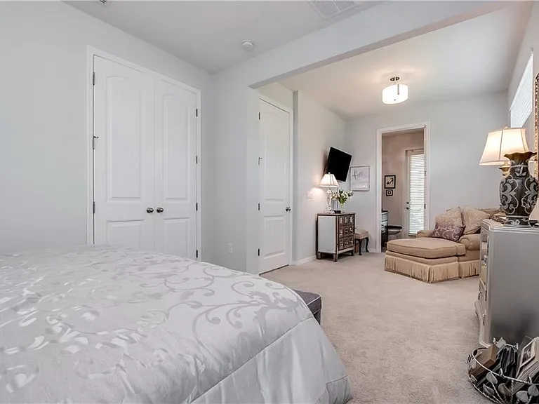 240 Volterra Way — Photo 19