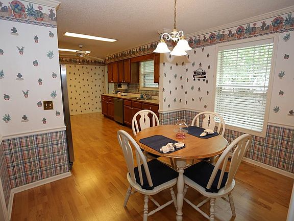 4th image of 2202 Brookhaven Dr