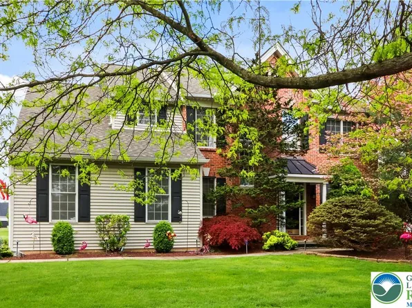 7128 Periwinkle Dr, Macungie, PA 18062