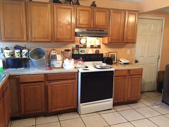 3rd image of 10211 Pressburg St