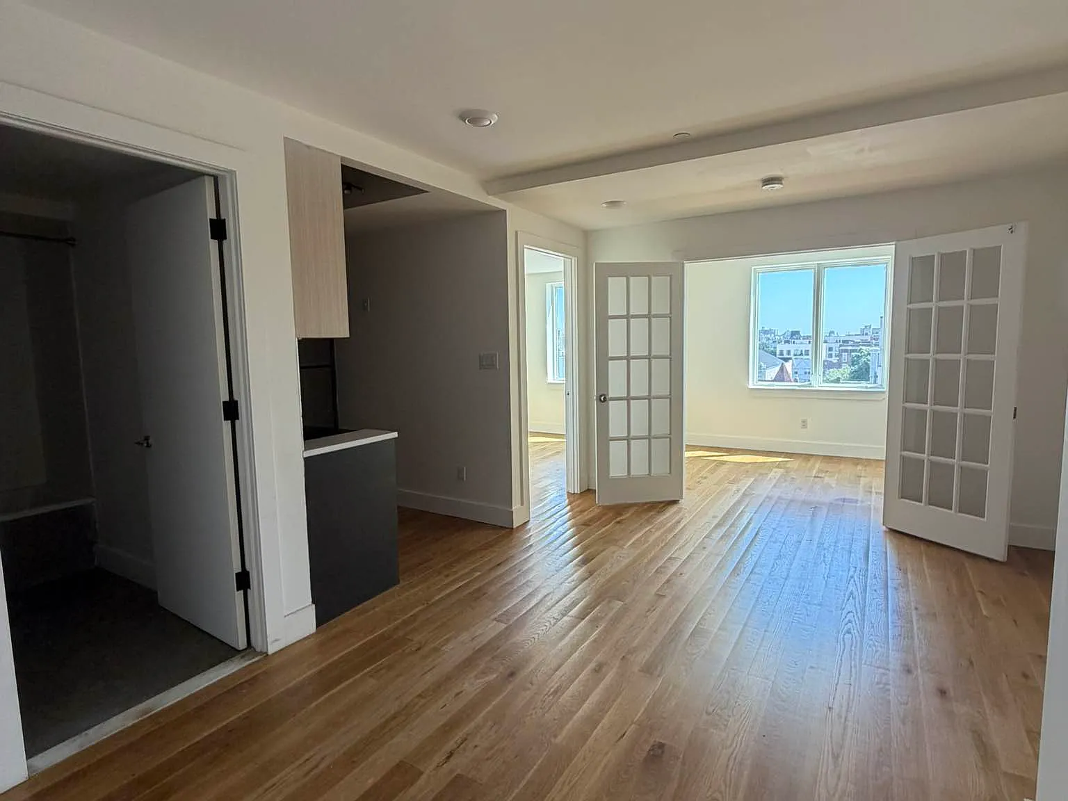 200 Linden Boulevard — Photo 4