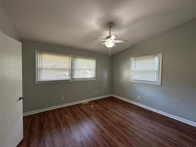 2814 Holiday Dr SW — Photo 3