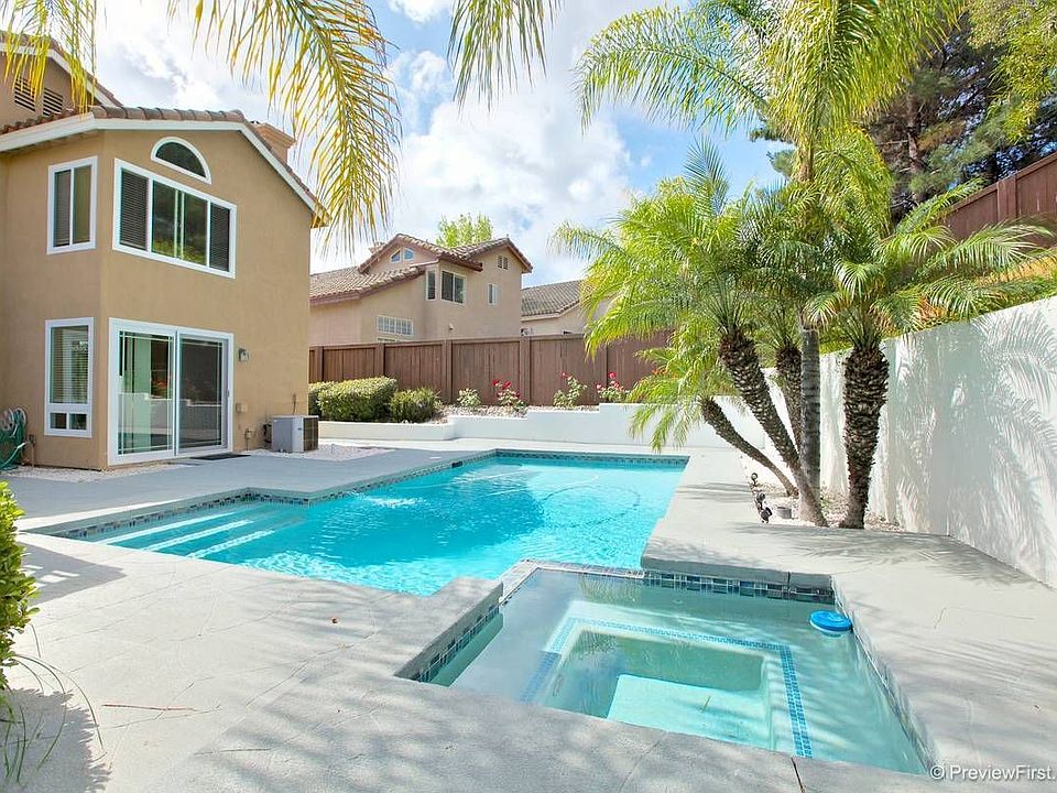 2. Shimmering pool & Spa