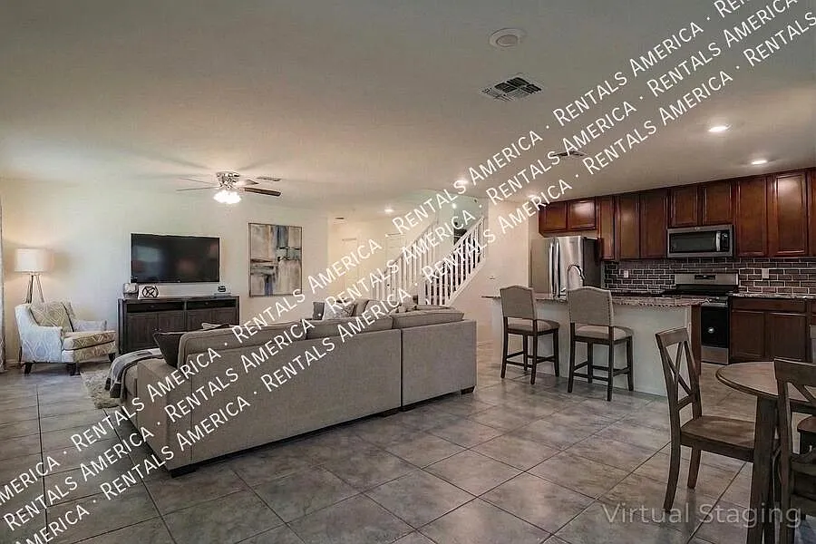 Newer home in Goodyear! — Photo 3