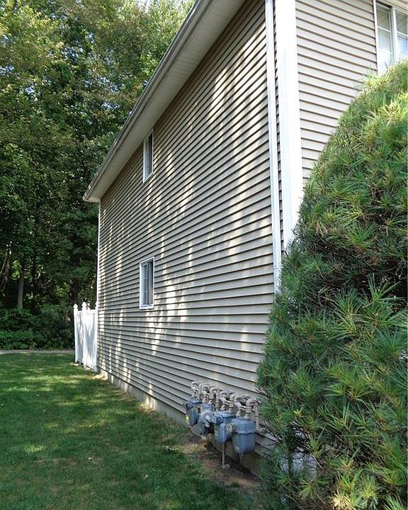 2nd image of 23 Marigold Cir