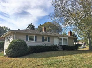 558 Mohegan Avenue Pkwy, Quaker Hill, CT 06375