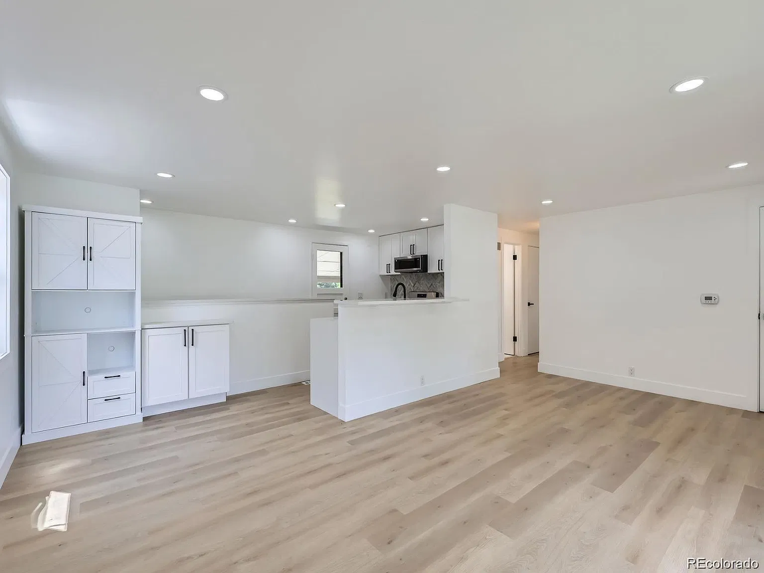 4 bed, 2.0 bath, 1702 sqft, $3,200 — Photo 3