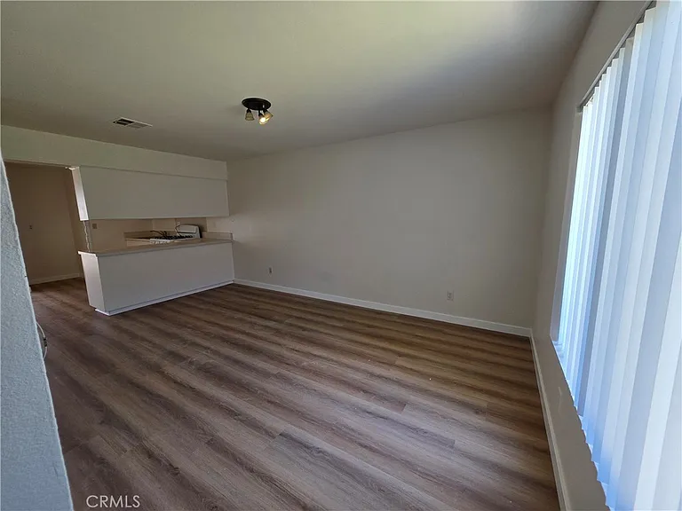 928 N Vicentia Ave #C — Photo 3