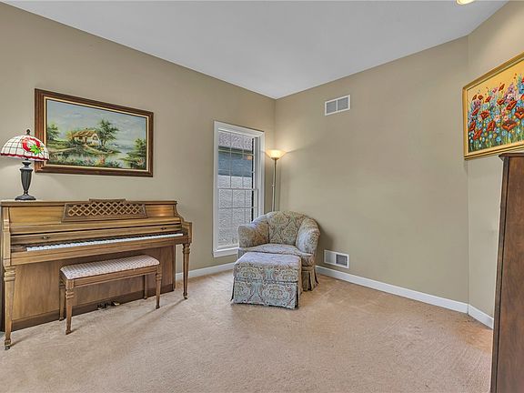 5th image of 117 Highlandwood Dr