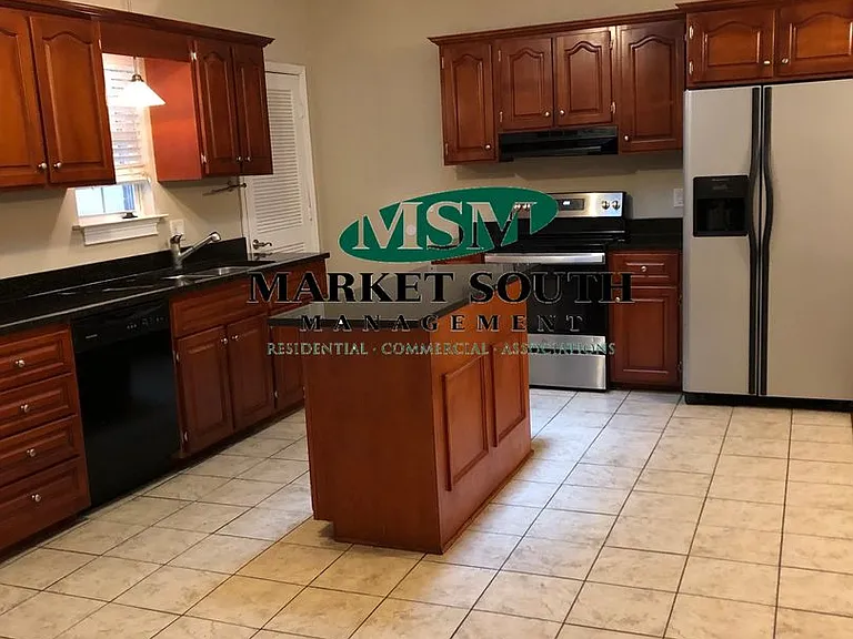 114 Live Oak St — Photo 5