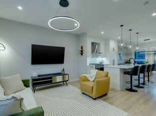 2327 E 77th St SW, Calgary, AB T3H4X6